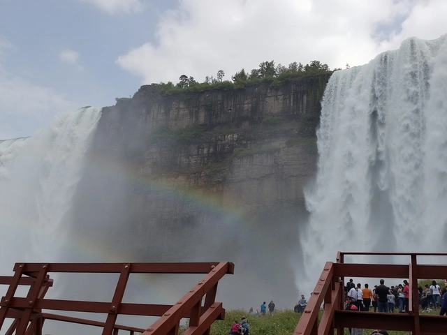 Tragic Incident at Niagara Falls: Mother and Children Presumed Dead Amid Ongoing Search Efforts